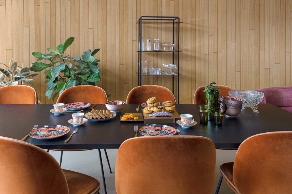 Dining rooms chairs upholstered with FibreGuard Lech